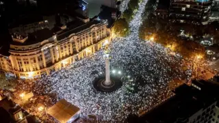 How many people attended the pro-EU rally on October 20?