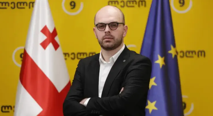 ოლქს, რომელსაც, არჩევნების შემდეგ, რვა თვე მაჟორიტარი არ ჰყავდა, ახლაც მაჟორიტარი მოუხსნეს და წელიწად-ნახევარი, ოთხი წლიდან, მაჟორიტარის გარეშეა